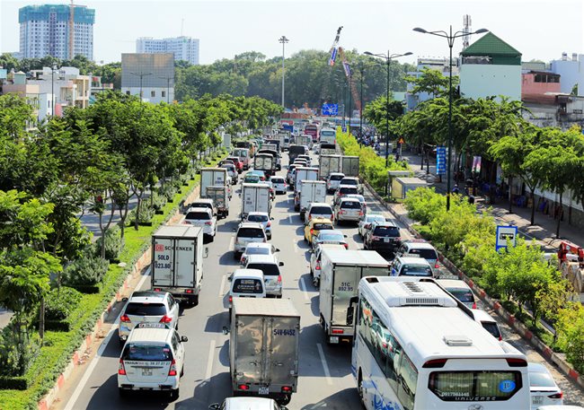 HCMC to make access to ports easier