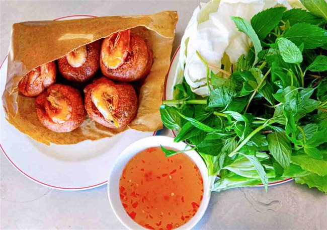 Khmer people’s unique shrimp cake in the delta