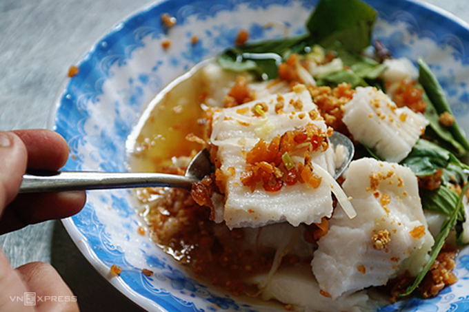 Five special and delicious Chinese snacks you can try in a market in Saigon