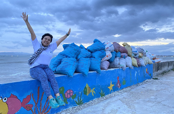 Woman collects garbage in 39 out of Vietnam's 63 provinces