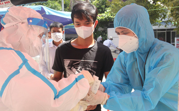 Da Nang begins testing household representatives for COVID-19