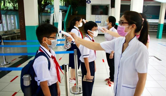 Hanoi closes schools from Tuesday amid complex COVID-19 evolution
