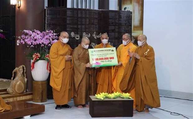 HCMC monks Buddhists raise VND 1 billion for Covid hit India