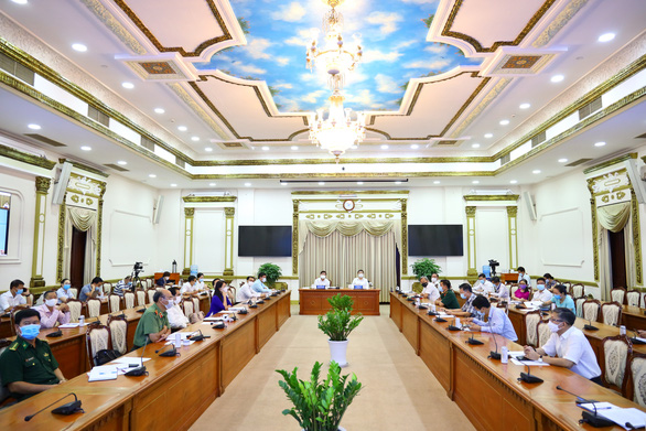 Ho Chi Minh City chairman demands COVID-19 checkpoints set up at traffic hubs, entrances