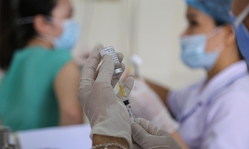 Overseas Vietnamese in China receive Covid 19 vaccine