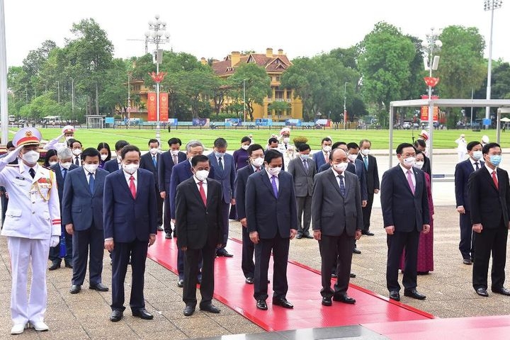 Vietnam News Today May 19 Party State leaders pay tribute to President Ho Chi Minh