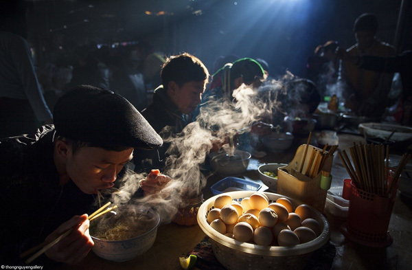 Vietnamese photographers claim first prizes in UK photo contest