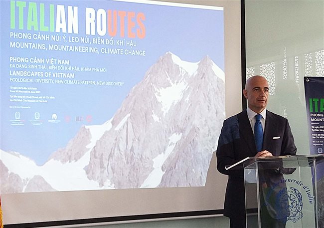 Photographic exhibition introduces Italian mountains to Vietnamese audience