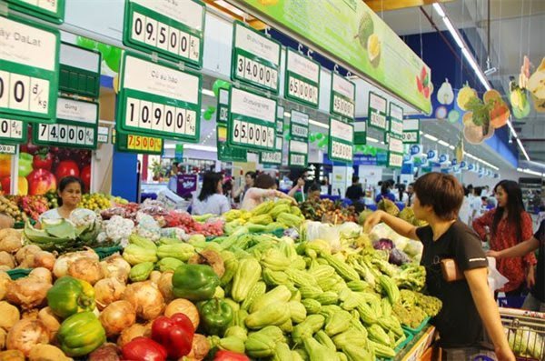 Saigon Co.op stocks up extra essential goods, hand sanitizers, masks