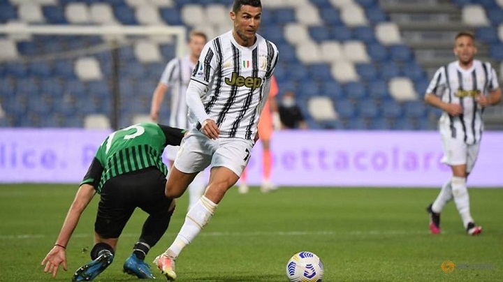 Ronaldo reaches 100 goals for Juve in crucial win at Sassuolo