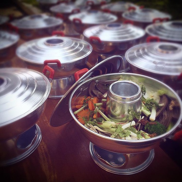 Strangely, hot pot “sighs” in the West, guests “sweat” enjoy it