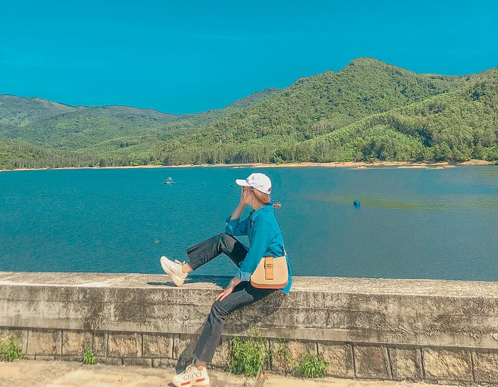 There is a beautiful My Binh lake like a muse in the heart of Binh Dinh