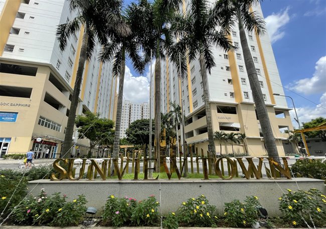 Thu Duc locks down residential block due to suspected Covid-19 case