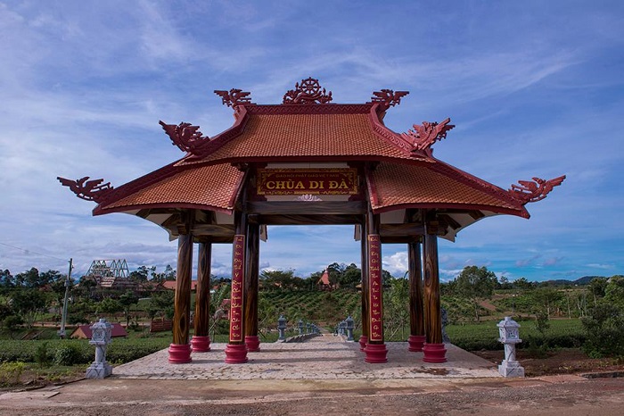 Travel Di Da pagoda – the largest temple in Bao Loc city
