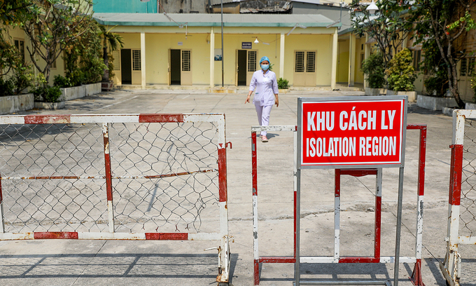 Two more detained for smuggling fake foreign experts into Vietnam