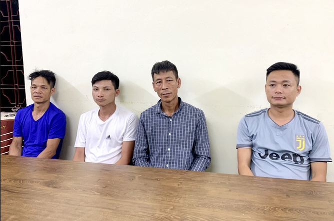 Vietnam locality awards people 437 USD for reporting illegal immigrants