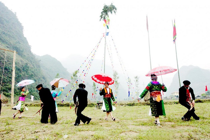 What is the best season to visit Ha Giang for sightseeing and fun?