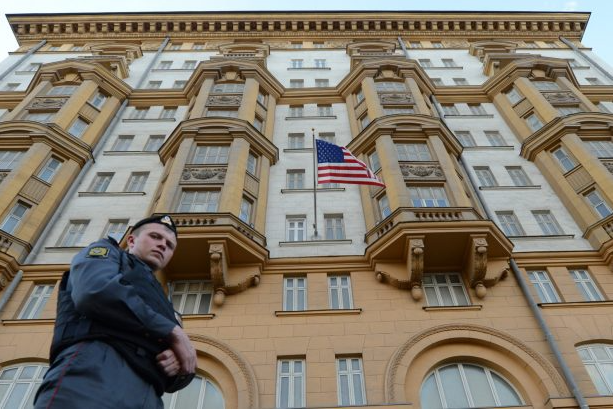 U S Embassy in Moscow temporarily resumes consular services