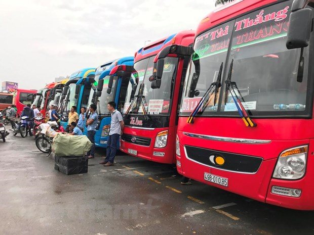 An Giang stops bus services to/from virus-hit Dong Thap