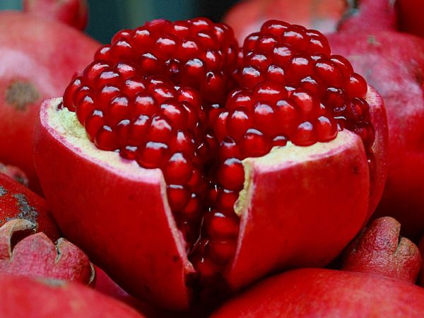 Top 10 great benefits of pomegranates on health