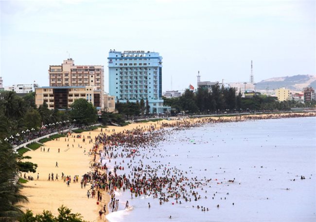Binh Dinh shuts down beaches due to fears over Covid-19 spread
