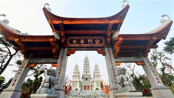 Close-up of Vietnamese pagoda architecture on Ba Deo peak