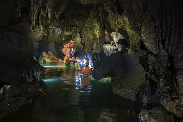 Discovering Chà Lòi cave in Quảng Bình
