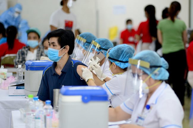 Eight million Covid-19 vaccine doses to arrive in Vietnam next month