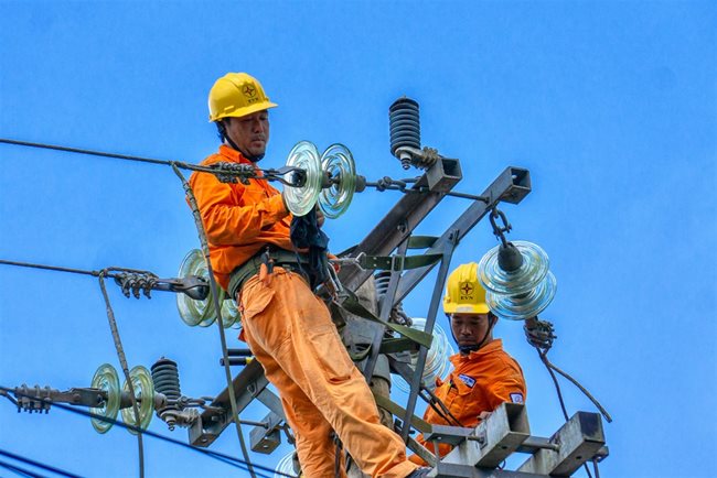 EVN cuts electricity prices for certain customer groups for seven months