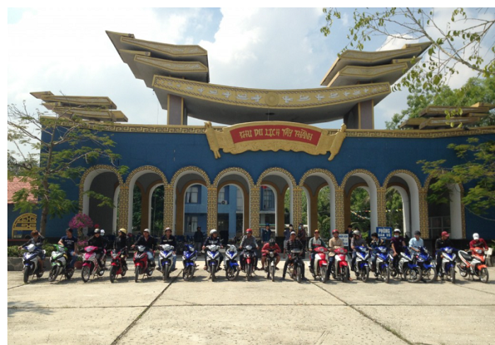 Experience going to Cu Chi water park to enjoy and explore the animal world