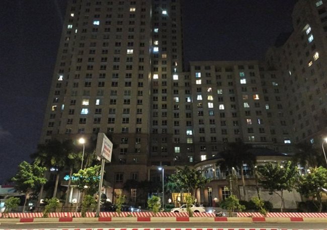 Foreigner falls to death in HCMC