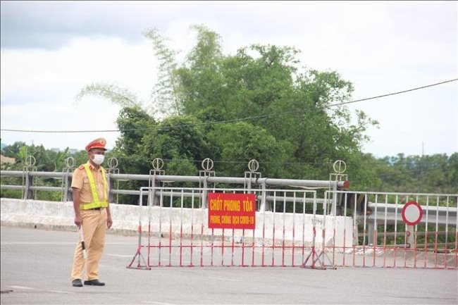 Ha Tinh allows coffee shops, restaurants to reopen
