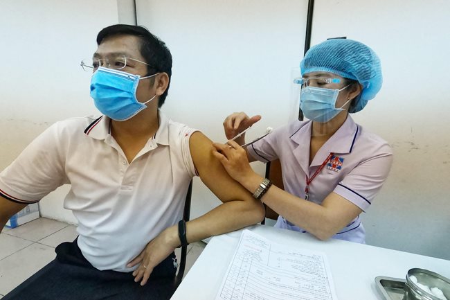 HCMC expects to buy 5-10 million Covid-19 vaccine doses this year