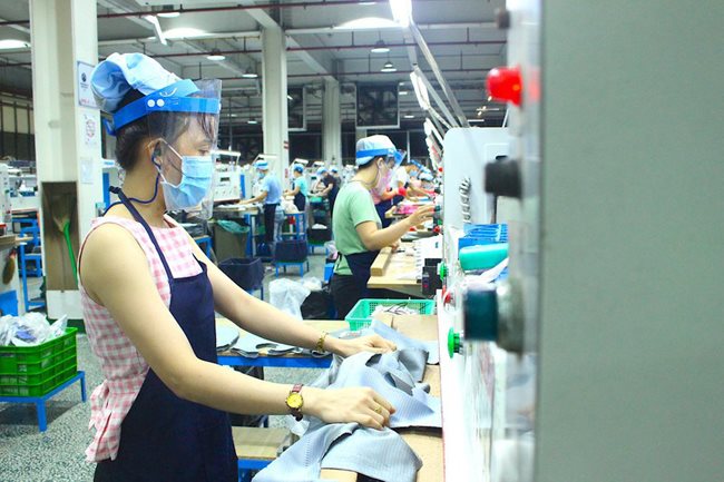 HCMC to allow workers to stay at factories
