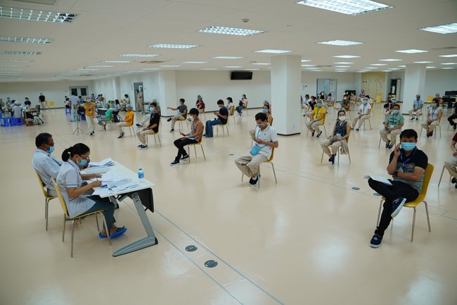 Health Ministry urges faster Covid-19 vaccination in HCMC and 9 other provinces