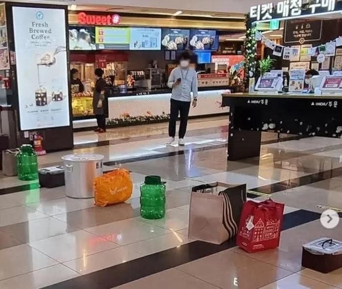World Environment Day Korean movie goers use kimchi jars buckets to buy popcorns