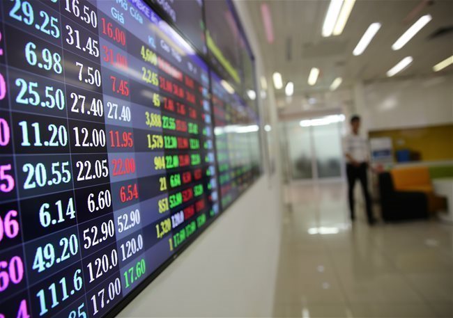 Local stocks advance, main index sets new high