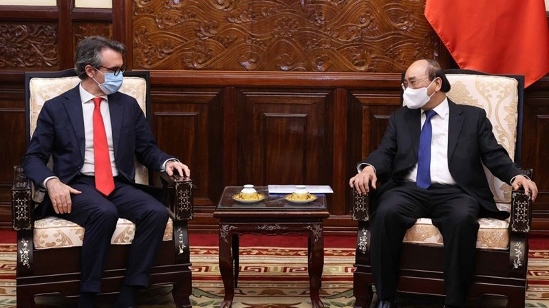 EU Ambassador willing to help Vietnam access COVID-19 vaccine sources