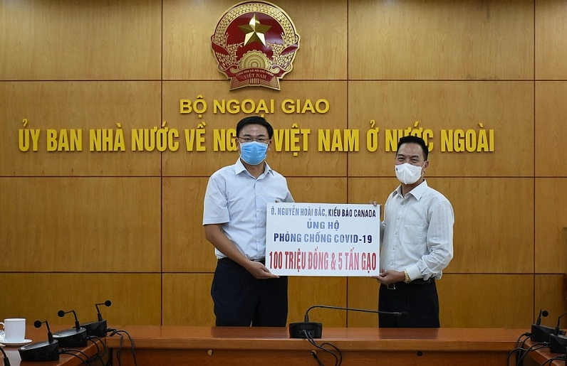 Overseas Vietnamese businessmen support Covid 19 prevention and control