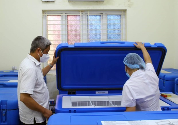 UNICEF aids Vietnam refrigerators in storing vaccines