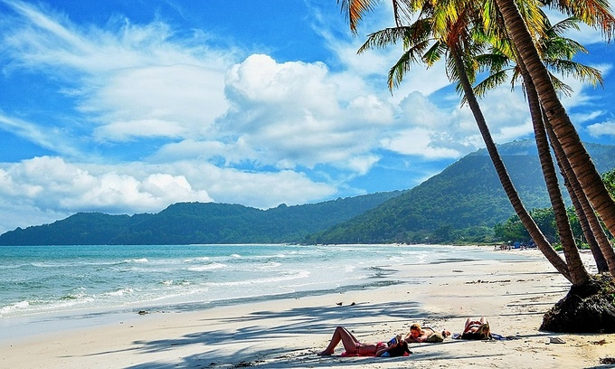 Vietnam News Today June 20 Hanoi considers reopening businesses allowing outdoor sports