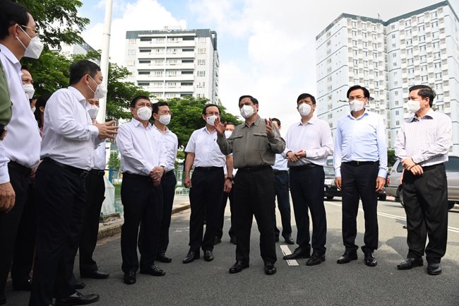 PM asks HCMC to closely control centralized quarantine centers