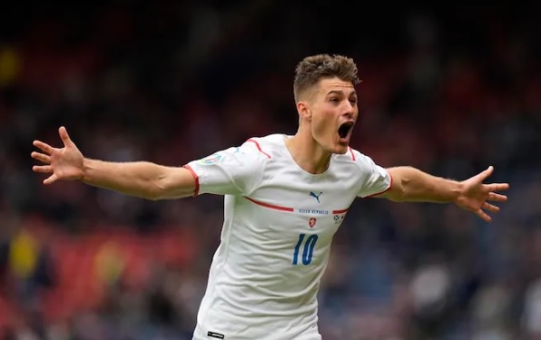 Schick stunner for Czech Republic leaves Scotland reeling
