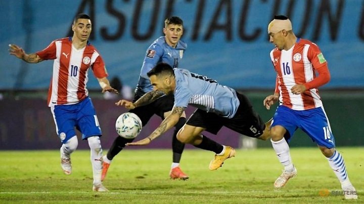 Soccer-Uruguay draw 0-0 with Paraguay in World Cup qualifier