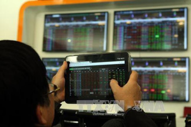 Stocks rebound on bottom fishing