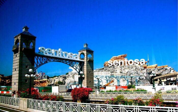 Top 11 popular tourist Attractions in Singapore