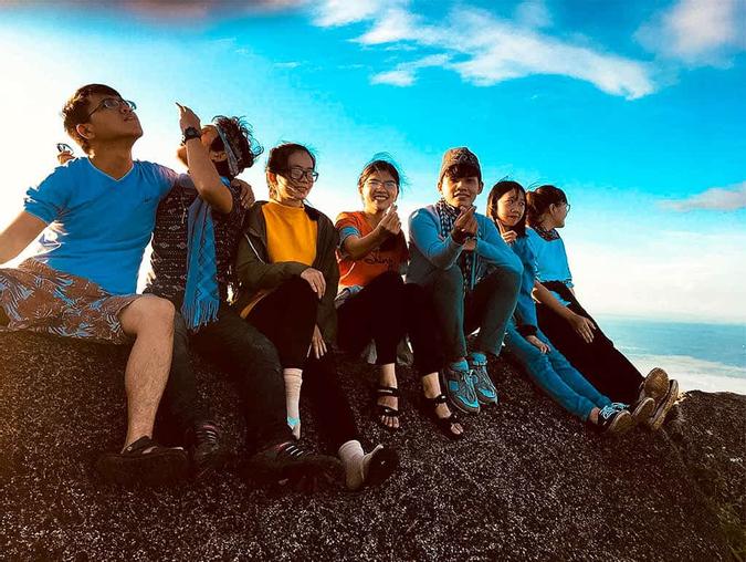 Trekking Chua Chan Mountain in Dong Nai has a dreamy view and beautiful sightseeing