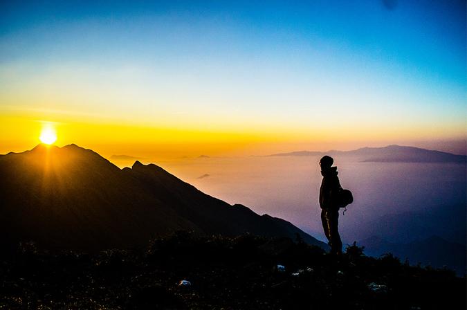 Trekking Ta Chi Nhu Mountain in Yen Bai has a dreamy view and beautiful sightseeing