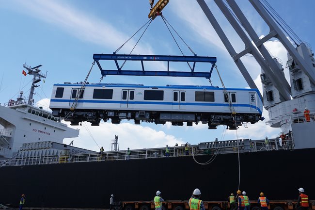 Two more metro trains arrive in HCMC