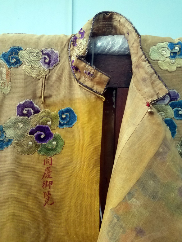 Untold stories of two imperial mantles of Vietnam's Nguyen Dynasty